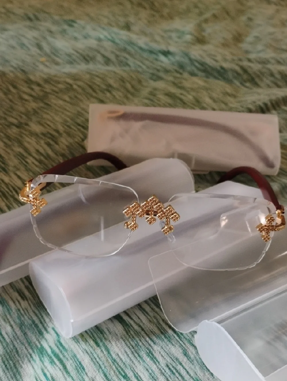 Transparent With The Wood And The Diamond Cut.Bling